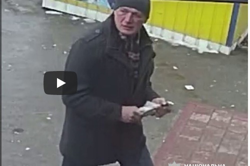 Викрав відеореєстратор вартістю 5000 грн: у Тернополі чоловік забрав чужу посилку (ВІДЕО)