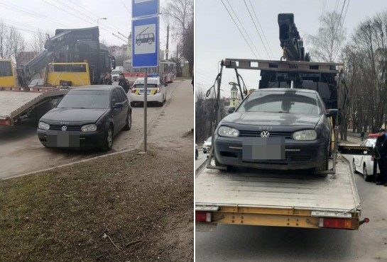 У Тернополі копи евакуювали автомобіль із зупинки (ФОТО)