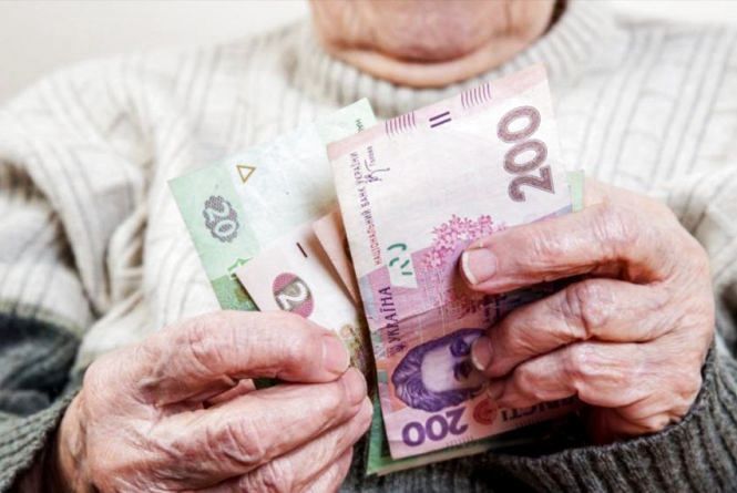 Привласнювала чужі гроші: на Тернопільщині листоноша “заробила” більше 25 000 гривень