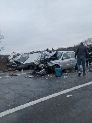 Моторошна аварія біля Тернополя: автомобілі розтрощені (ФОТО)