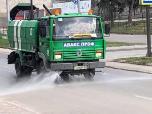 У Тернополі без вихідних дезінфікують дороги і зупинки