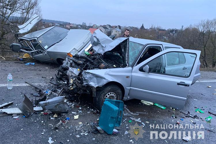 Постраждало п’ятеро: у поліції розповіли подробиці аварії біля Тернополя (ФОТО)