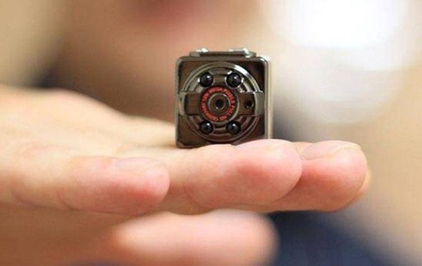 У Тернополі в гуртожитку студентки знайшли приховану камеру у душовій (ВІДЕО)