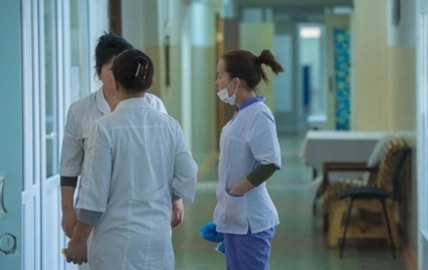 У Тернополі в лікарні, де лежать хворі на коронавірус, звільнилося восьмеро медиків