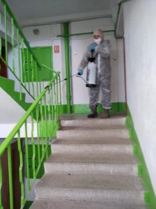 У Тернополі дезінфікують ліфти та під’їзди (ФОТО)