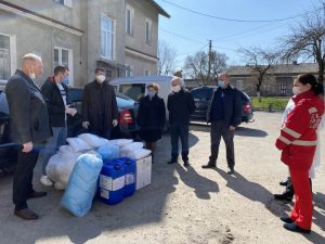 Лікарі в районах на Тернопільщині отримали комплекти індивідуального захисту від команди народного депутата Івана Чайківського та місцевих волонтерів