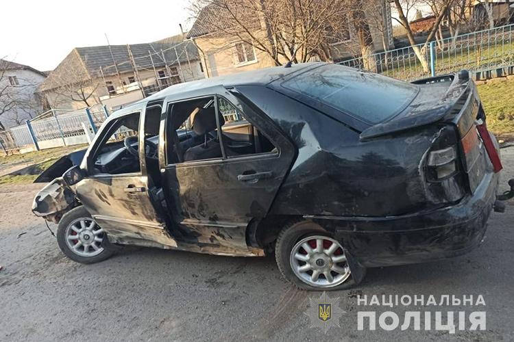 Автомобіль перекинувся: на Тернопільщині трапилася аварія з потерпілими (ФОТО)