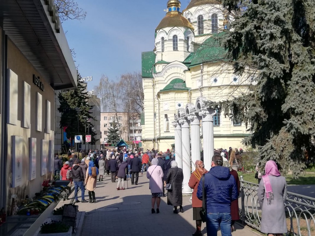 Масове відвідування церков на Великдень: в Україні побоюються спалаху коронавірусу після свята