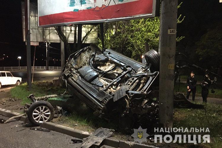 Колеса відірвані, авто перекинуте: показали відео жахливої аварії у Тернополі