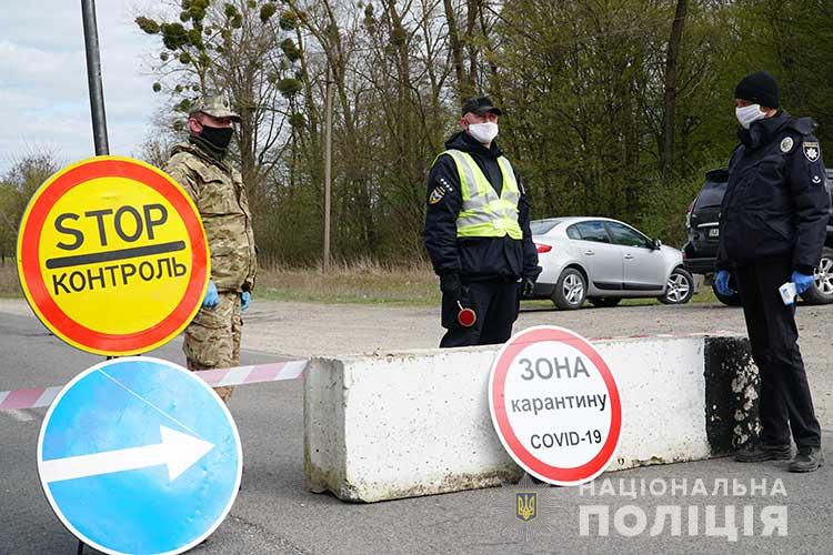 Поліцейські обмежують рух транспорту на територію Почаєва (ФОТО, ВІДЕО)