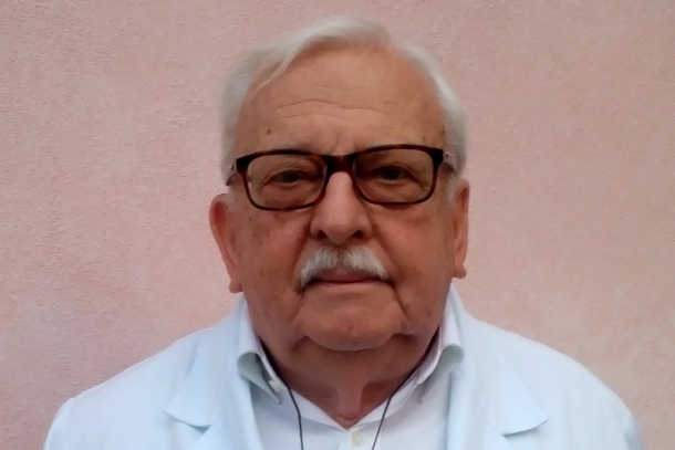 “Я дав клятву!”: 85-річний анестезіолог повернувся до роботи для боротьби з коронавірусом (ФОТО)