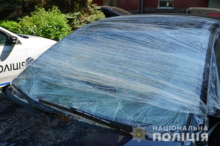 Крадіжка у Тернополі: злочинець не зміг завести чуже авто, то викликав евакуатор (ФОТО)