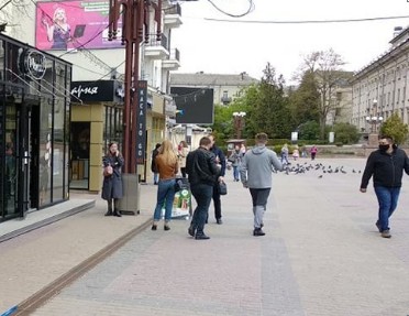 У Тернополі запрацювали заклади швидкого харчування: їжу та каву клієнти забирають з собою (ВІДЕО)