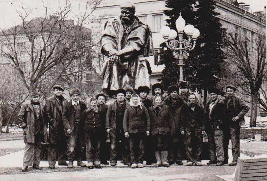 Показали чорно-білі світлини встановлення пам’ятника Тарасу Шевченку у Тернополі (ФОТОРЕПОРТАЖ)