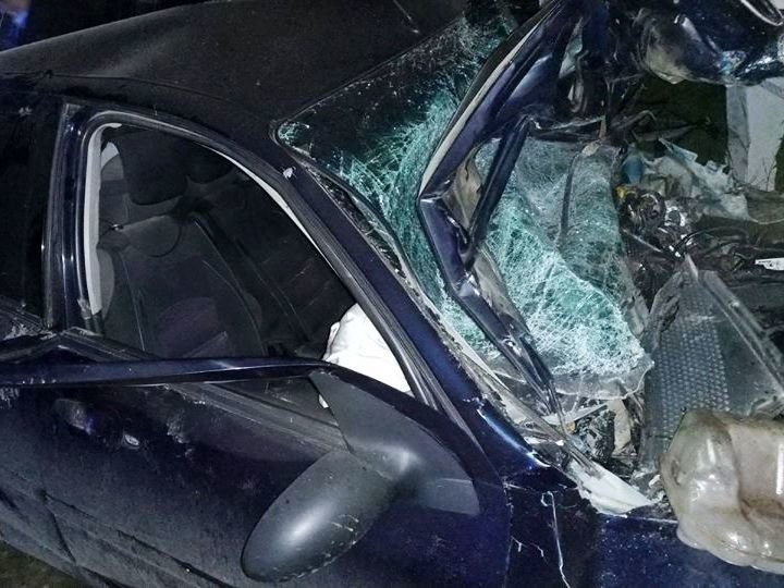 На Тернопільщині зіткнулися дві автівки: від удару потерпілого заблокувало в автівці (ФОТО)
