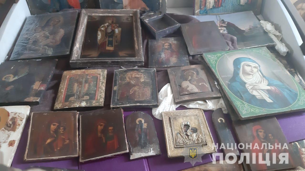 В Україні злочинці продавали крадені старовинні ікони бізнесменам та високопосадовцям (ФОТО)