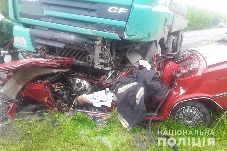 На Тернопільщині зіткнулися легківка з вантажівкою: загинуло двоє людей (ФОТО)