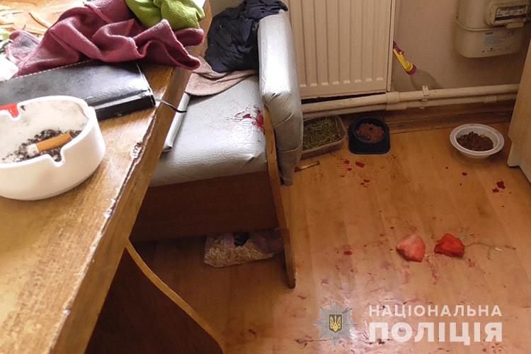 У Тернополі хлопець ножем порізав своїх батьків на очах у сестри (ФОТО, ВІДЕО)