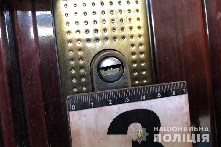У Тернополі обікрали квартиру: злодіїв одразу спіймали (ФОТО)