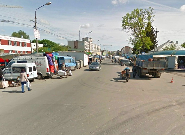 У Тернополі на перехресті біля центрального ринку встановили “кільце” (ФОТО)