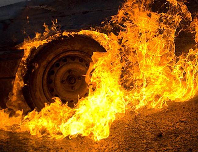 У Тернополі загорівся автомобіль Opel Kadett