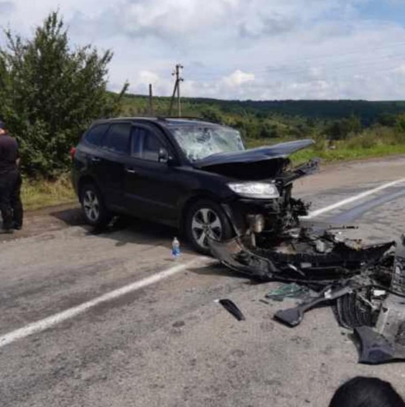 Тернополяни потрапили у жахливу аварію на Франківщині (ФОТО)