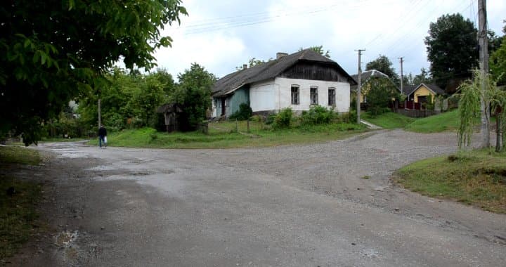 “Поселили в стару школу”: в яких умовах живуть люди, яких затопило на Тернопільщині (ФОТО)
