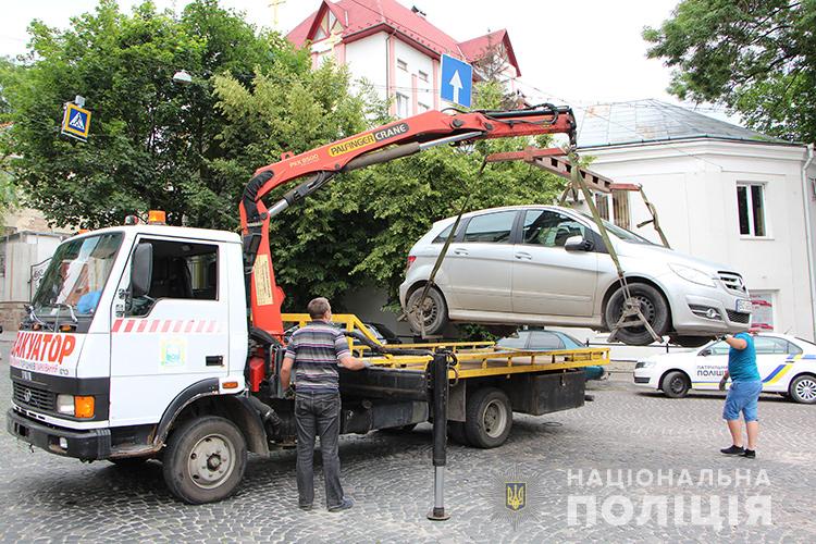 Скільки коштує транспортування і зберігання автомобіля на арештмайданчику у Тернополі?