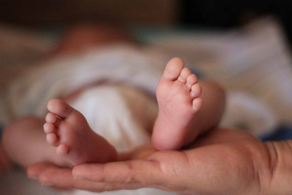 “Вона мені не потрібна”: у Тернополі мама відмовилася від своєї новонародженої донечки (ВІДЕО)