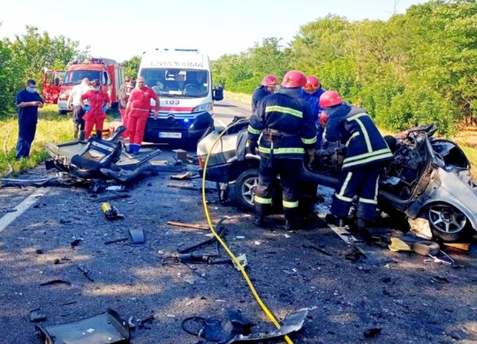 Моторошна аварія на Одещині: загинуло 6 людей, ще 3 госпіталізовано (ФОТО, ВІДЕО)