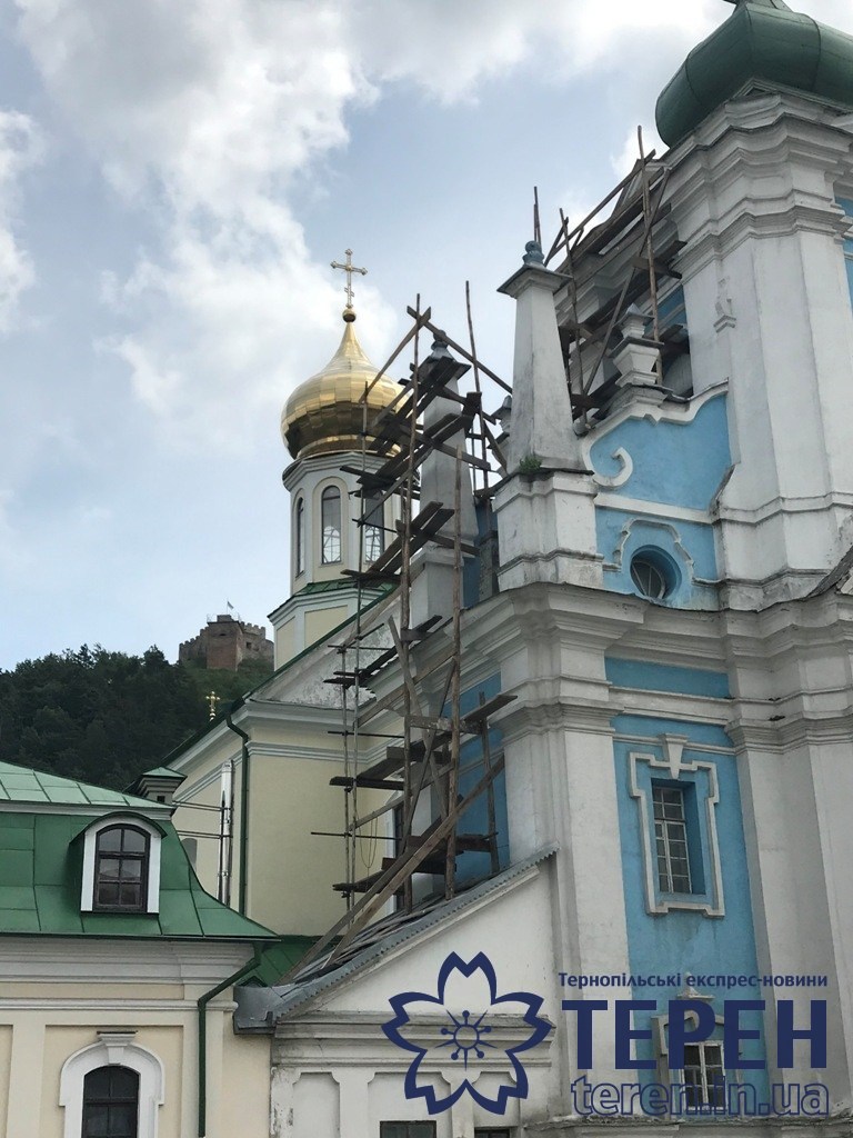 На Тернопільщині УПЦ МП реставрує під “московський” стиль старовинний костел, відібраний у католиків