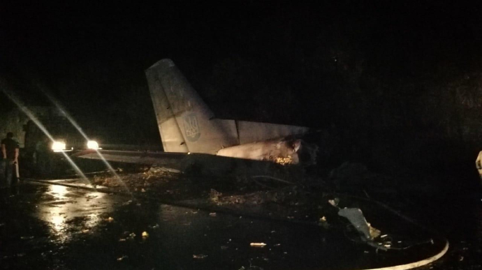 Трагедія в Україні: упав військовий літак, 22 людей загинуло (ФОТО)