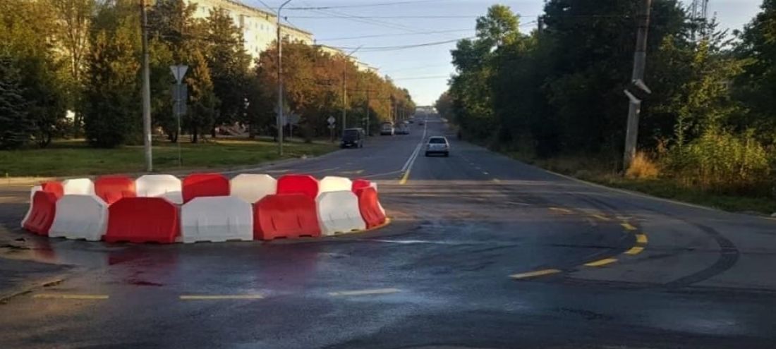 У Тернополі на одній із вулиць встановили дорожнє кільце (ФОТО)