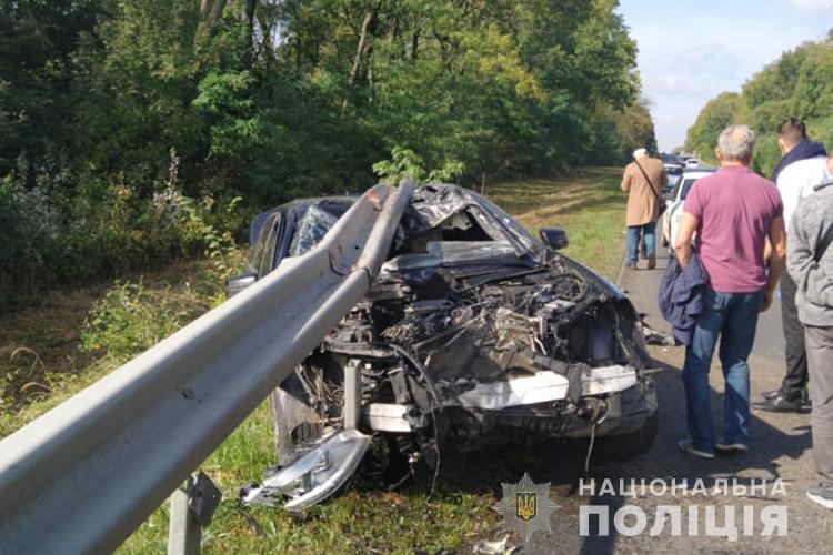 “Мерседес” розрізало навпіл: моторошна аварія на Тернопільщині (ФОТО)