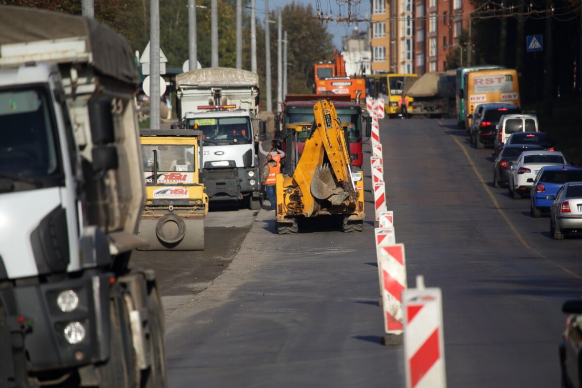 У Тернополі активно працюють над розширенням дороги на вулиці Тарнавського (ФОТО)