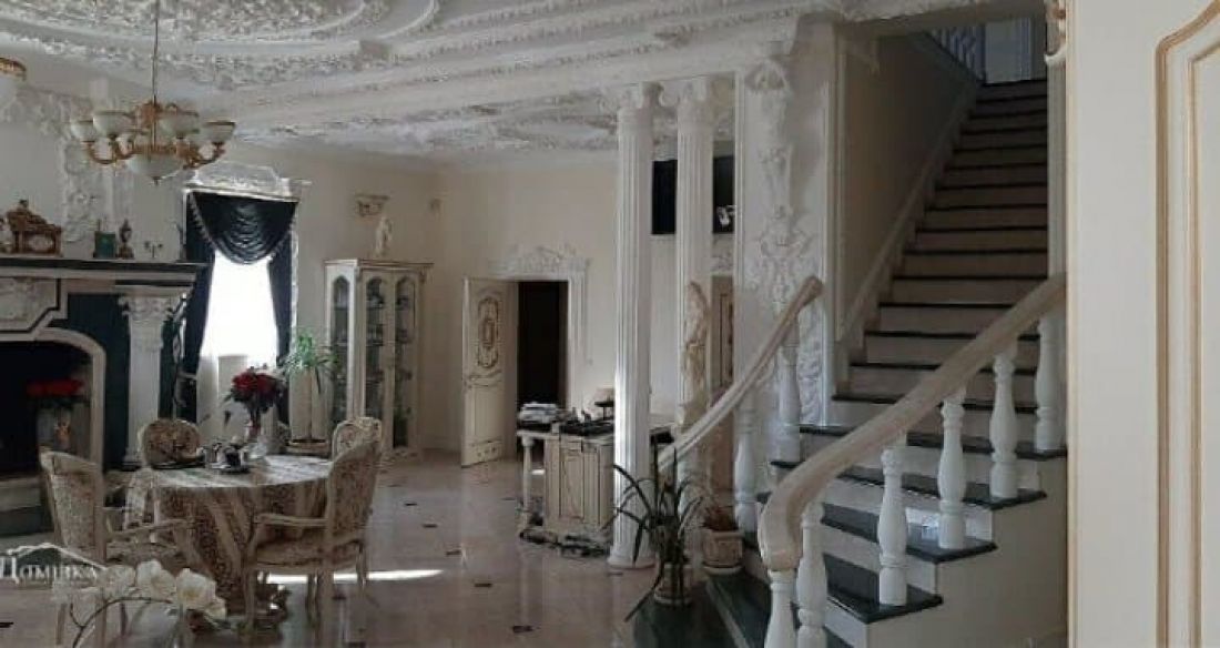 Будинок неподалік Тернополя продають за понад мільйон доларів (ФОТО)