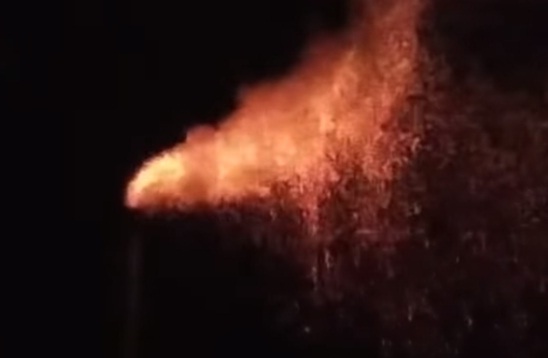 “Вогонь, жар, тріск труби…”: нічна пожежа у Почаєві (ВІДЕО)