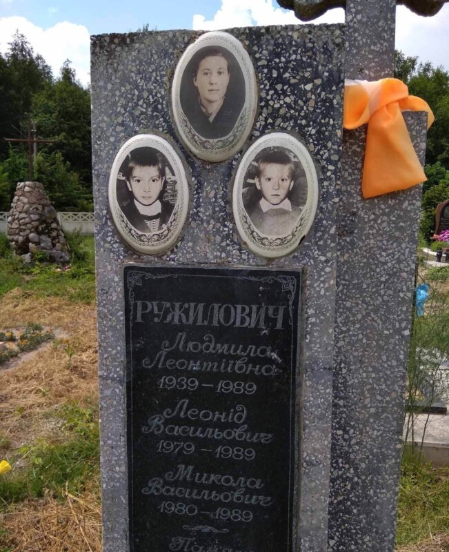 Матір і двох синів поховали в одній могилі: трагедія, яка сколихнула всю Україну (ФОТО)