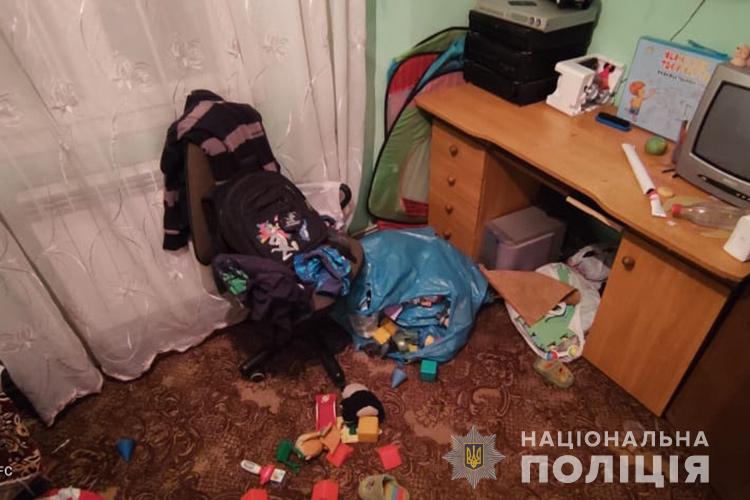 “Ледь не забив дитину”: на Тернопільщині чоловік кулаками виховував свого 4-річного пасинка (ФОТО)