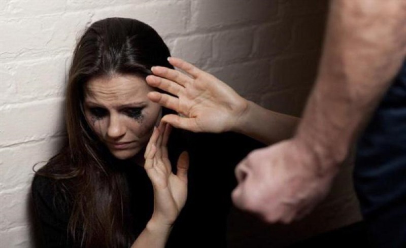 “Тиранія над рідними”: на Тернопільщині жінка просила втихомирити чоловіка, який знущається над нею та донькою