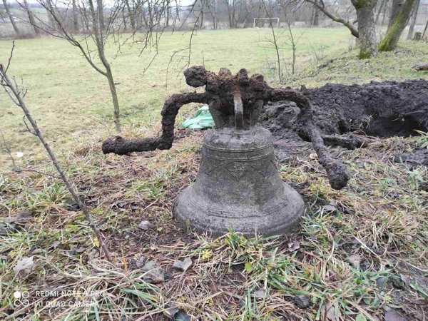 Різдвяне диво на Тернопільщині: віднайшли дзвін, закопаний під час окупації (ФОТО)