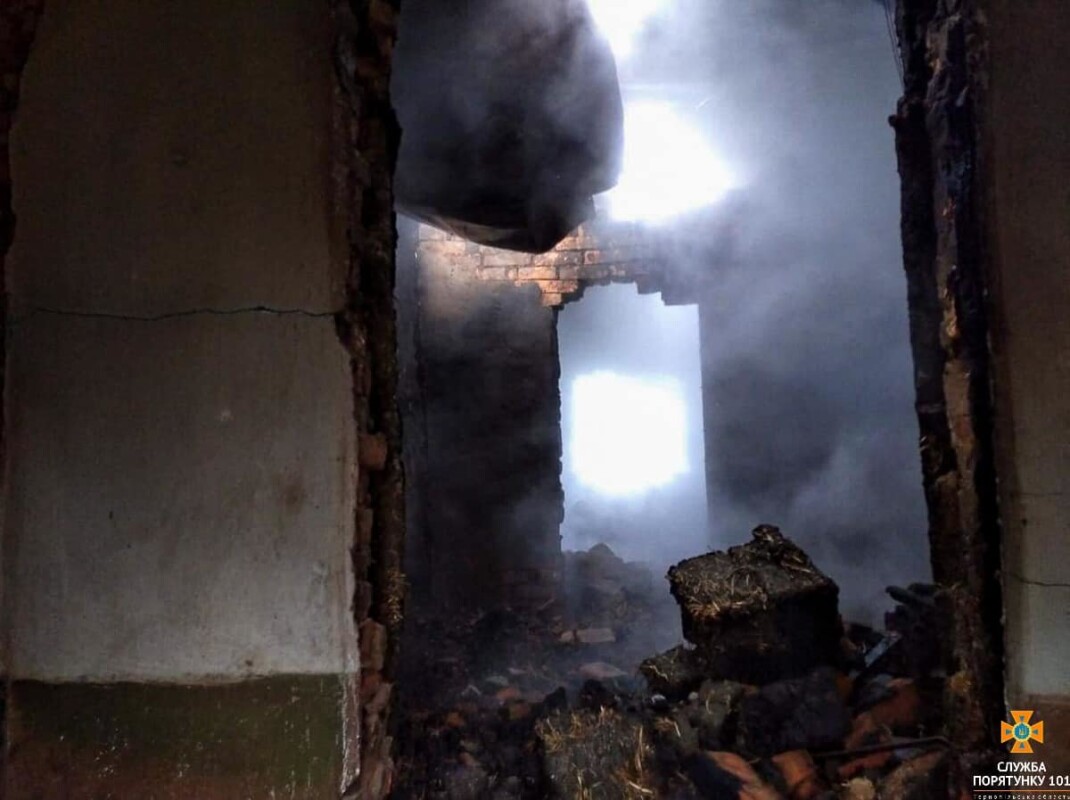 На Тернопільщині під завалами живцем згоріла людина (ФОТО)