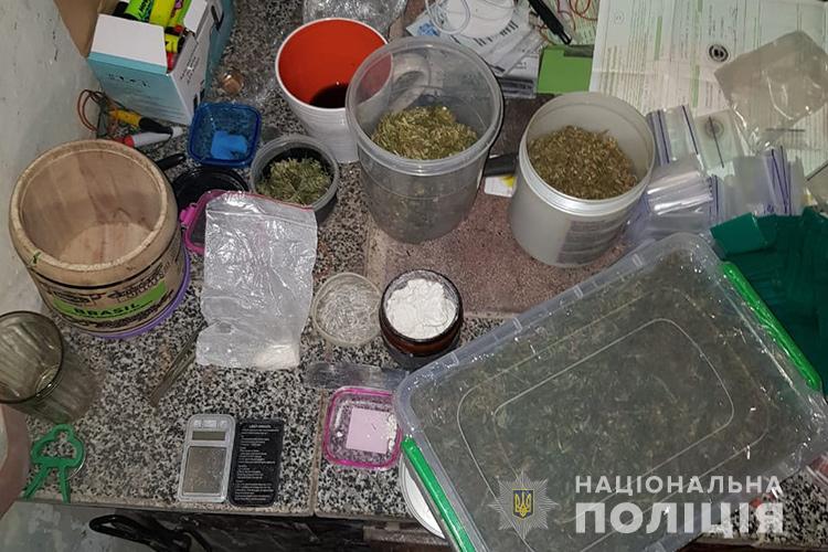 “Наркотики на мільйон гривень”: у Тернополі наркозалежні продавали марихуани, амфетамін, опій, МДМА, PVP, субутекс та таблетки соннат