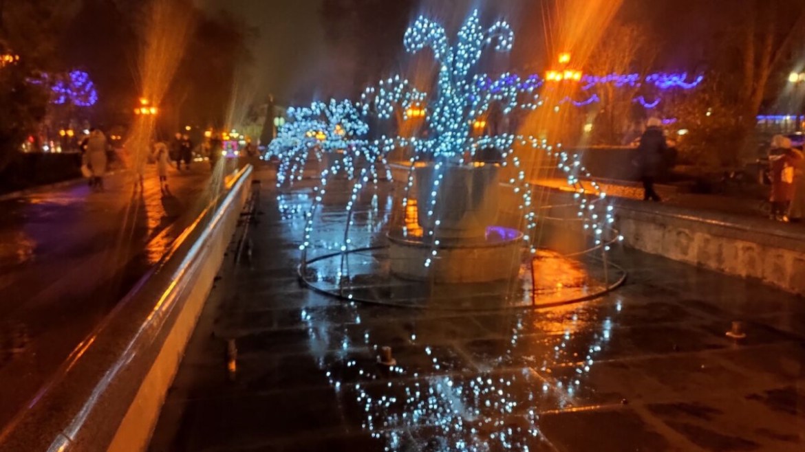 У центрі Тернополя засяяла головна красуня міста (ФОТОРЕПОРТАЖ)