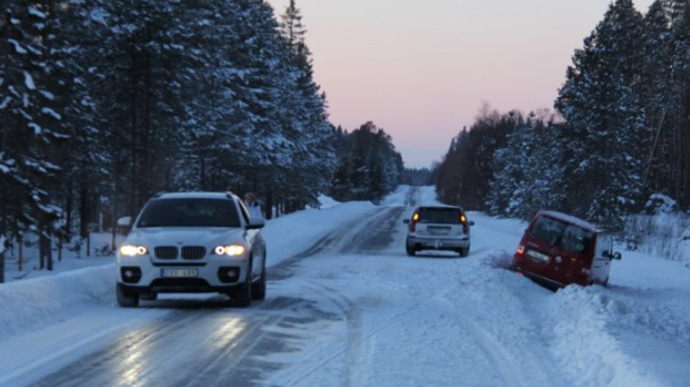 Можливе порушення руху транспорту: Тернопільщину вкриє мокрий сніг