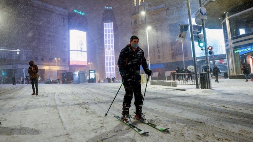 “За ніч 1,5 метра снігу”: в Іспанії через сильні снігопади загинуло чотири людини (ФОТО)