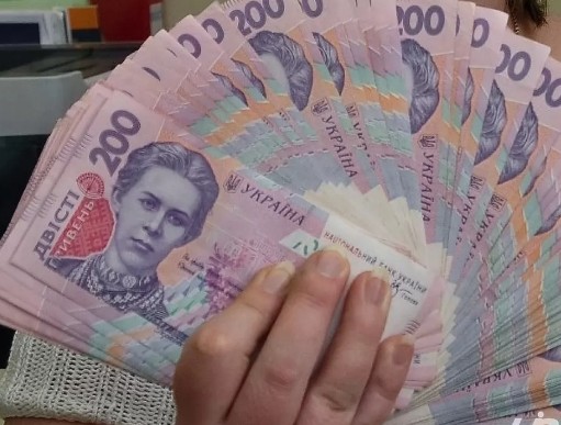 На Тернопільщині чоловік викрав 30000 гривень у свого родича і ще й оформив кредит на нього