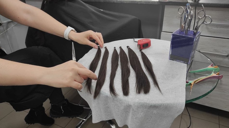 Тернопільська школярка обстригла волосся, щоб із нього зробили перуку для онкохворих дітей (ВІДЕО)