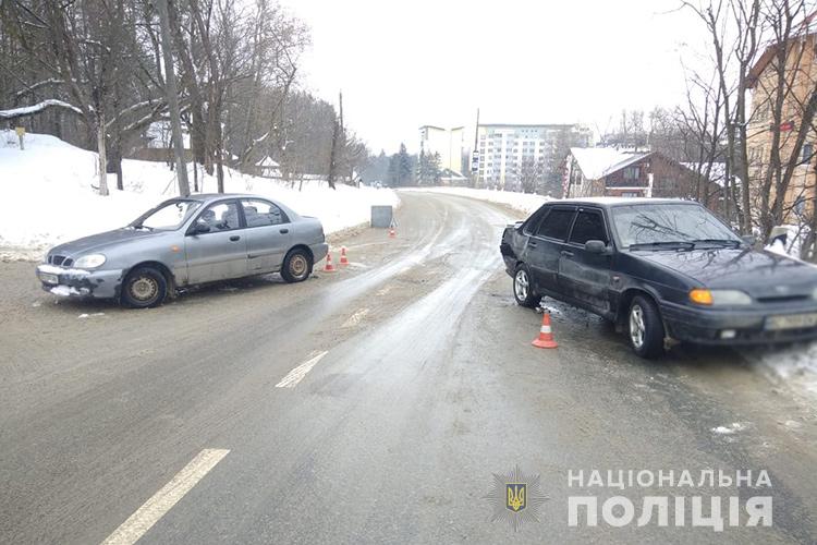 У Тернополі зіткнулися три авто: постраждав і пішоход (ФОТО)