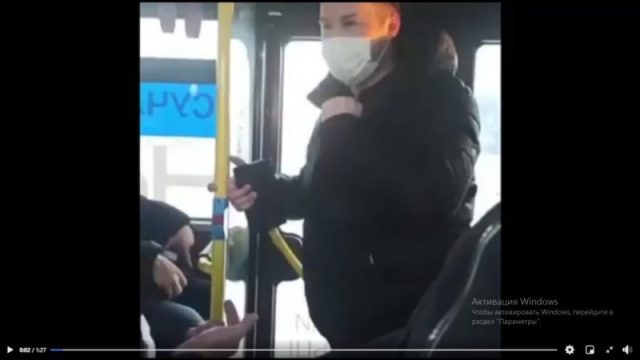 “Поводився неадекватно”: у Тернополі в маршрутці зухвалий чоловік чіплявся та кричав до пасажирів (ВІДЕО)